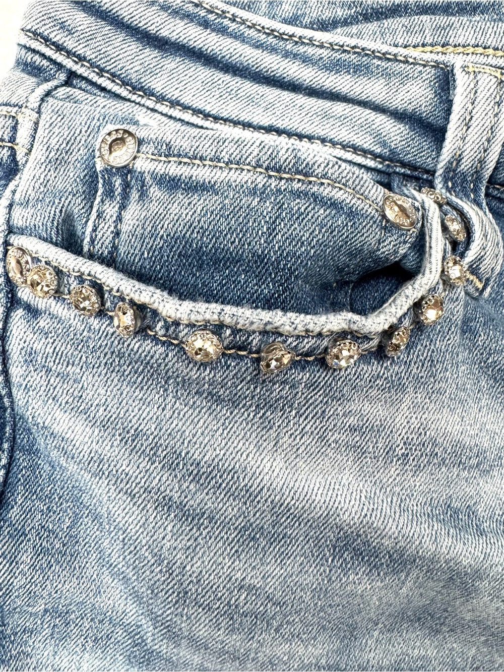 Guess Rhinestone-Embellished Light Wash Straight-Leg Jeans Women's Size 28 - Picture 6 of 16